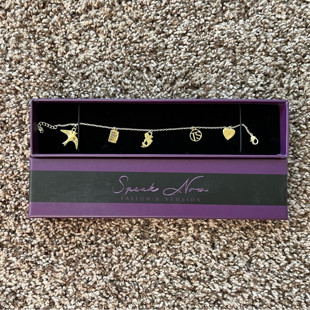 NEW Taylor Swift Speak Now Charm Bracelet